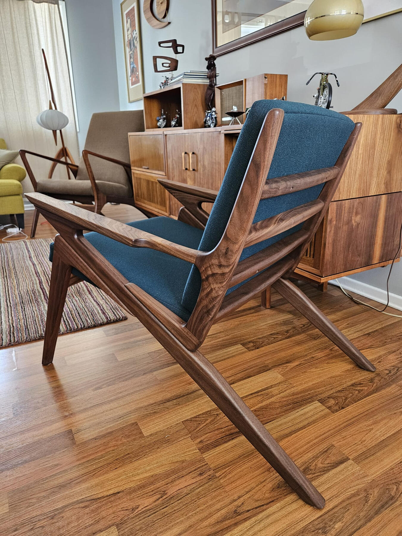 Mid-Century Modern Lounge Chair (Walnut)