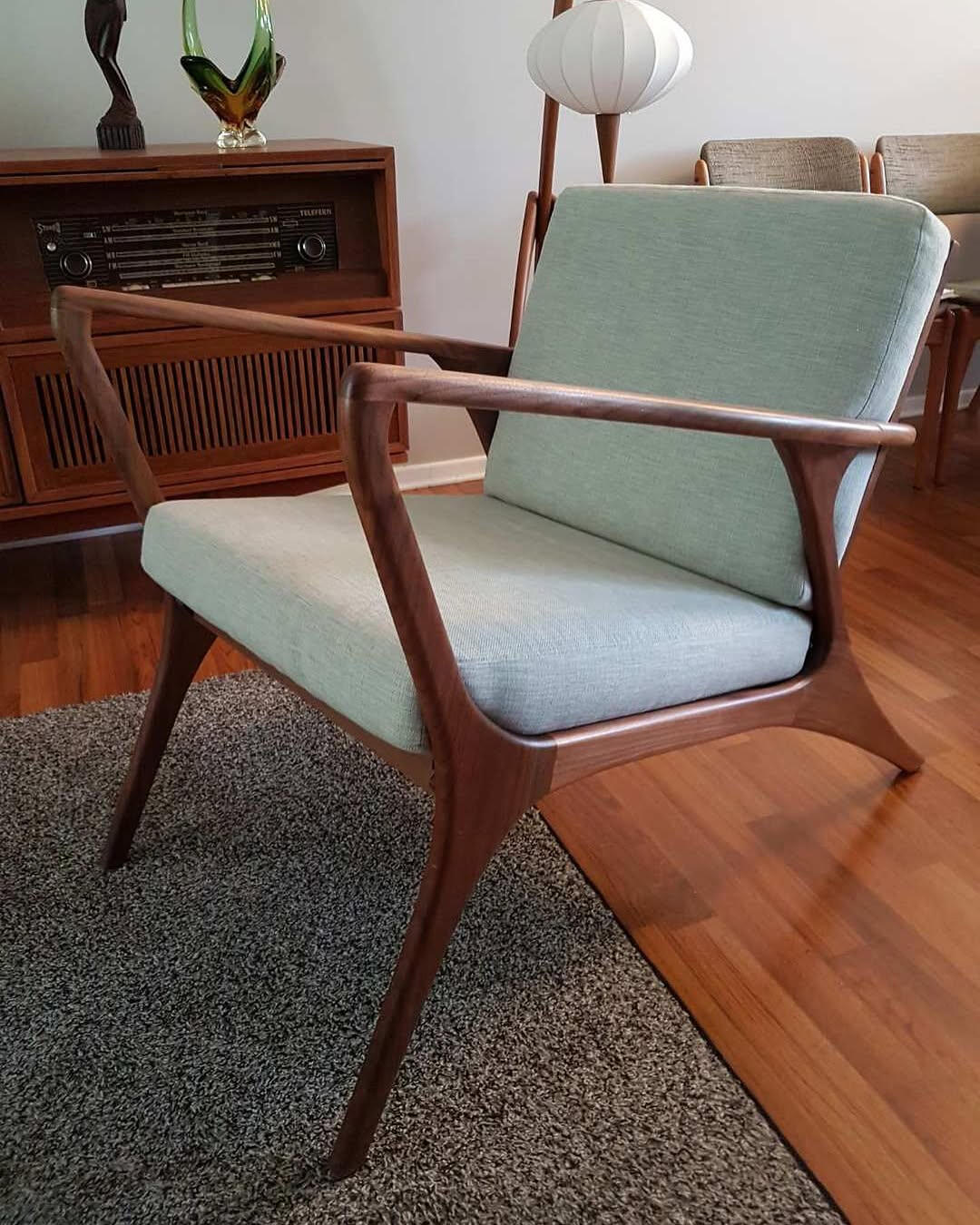 Sleek Mid-Century Chair (Black Walnut)