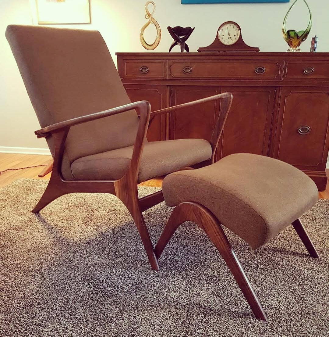 Lounge Chair with Stool (Walnut)